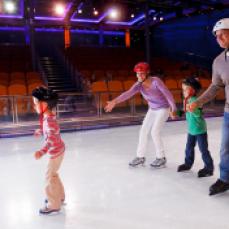 ice-skating-boy-girl-parents-family-activity